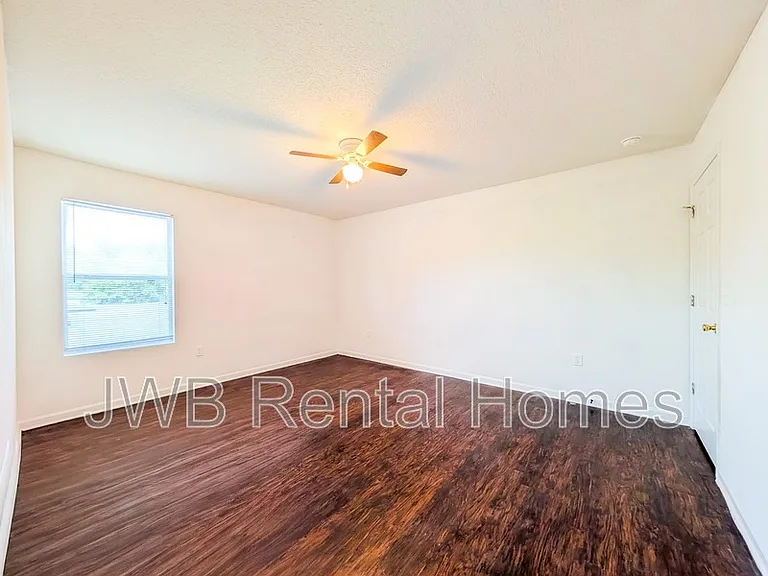 8450 Jasper Ave — Photo 9