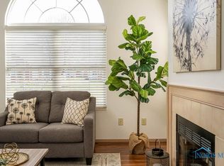 356 Stonegate Blvd, Bowling Green, OH 43402