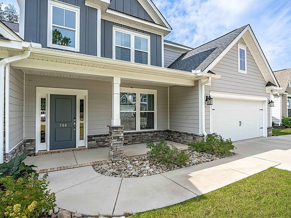 3rd image of 744 Cold Springs Ln