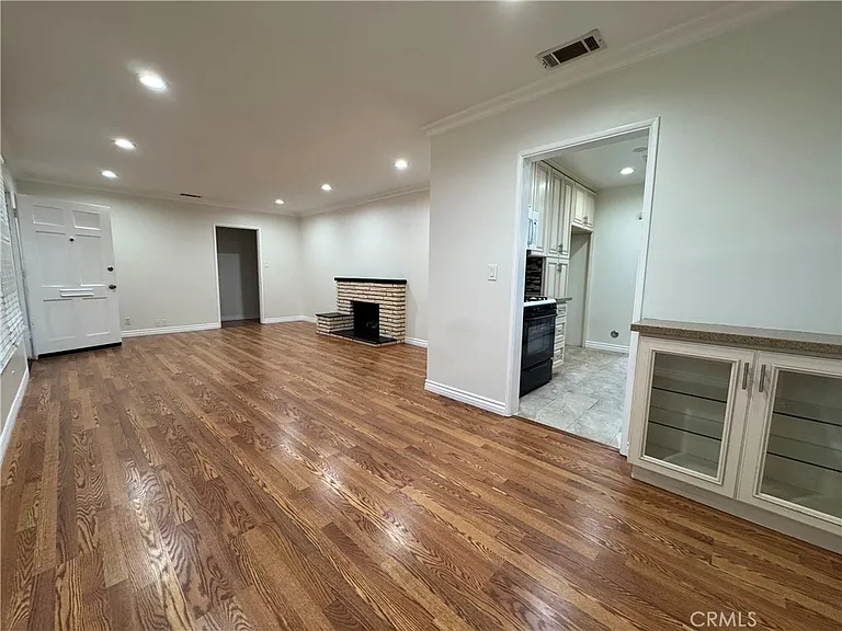 7701 Wilkinson Ave — Photo 14