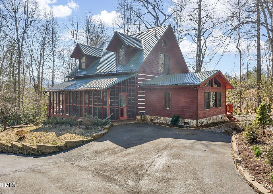 1st image of 319 Ivy Wood Ln