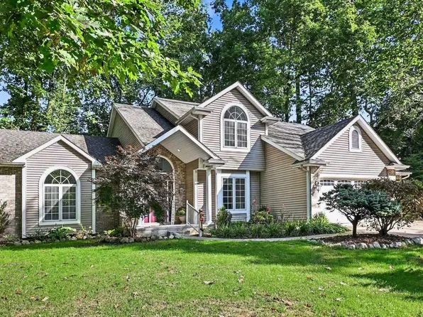 2166 Willow Creek Dr, Mishawaka, IN 46545