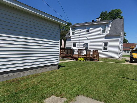5th image of 610 Parmalee St