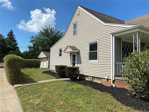 3rd image of 12120 Darlington Ave