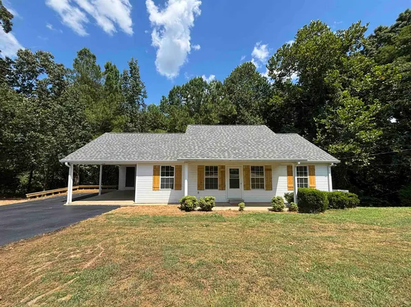 1246 High School Rd, Selmer, TN 38375