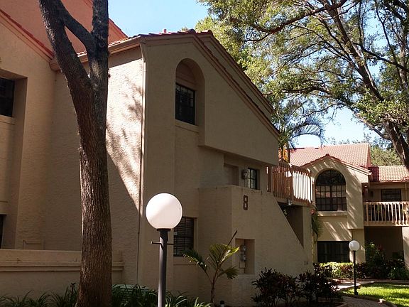 2nd image of 214 Los Prados Dr