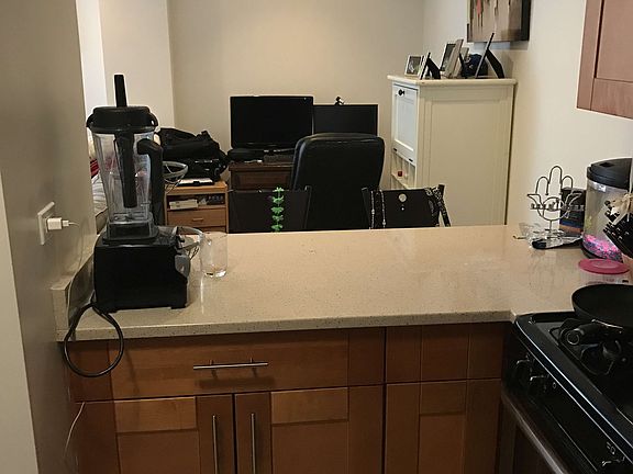 4th image of 2544 Crescent St APT 2B