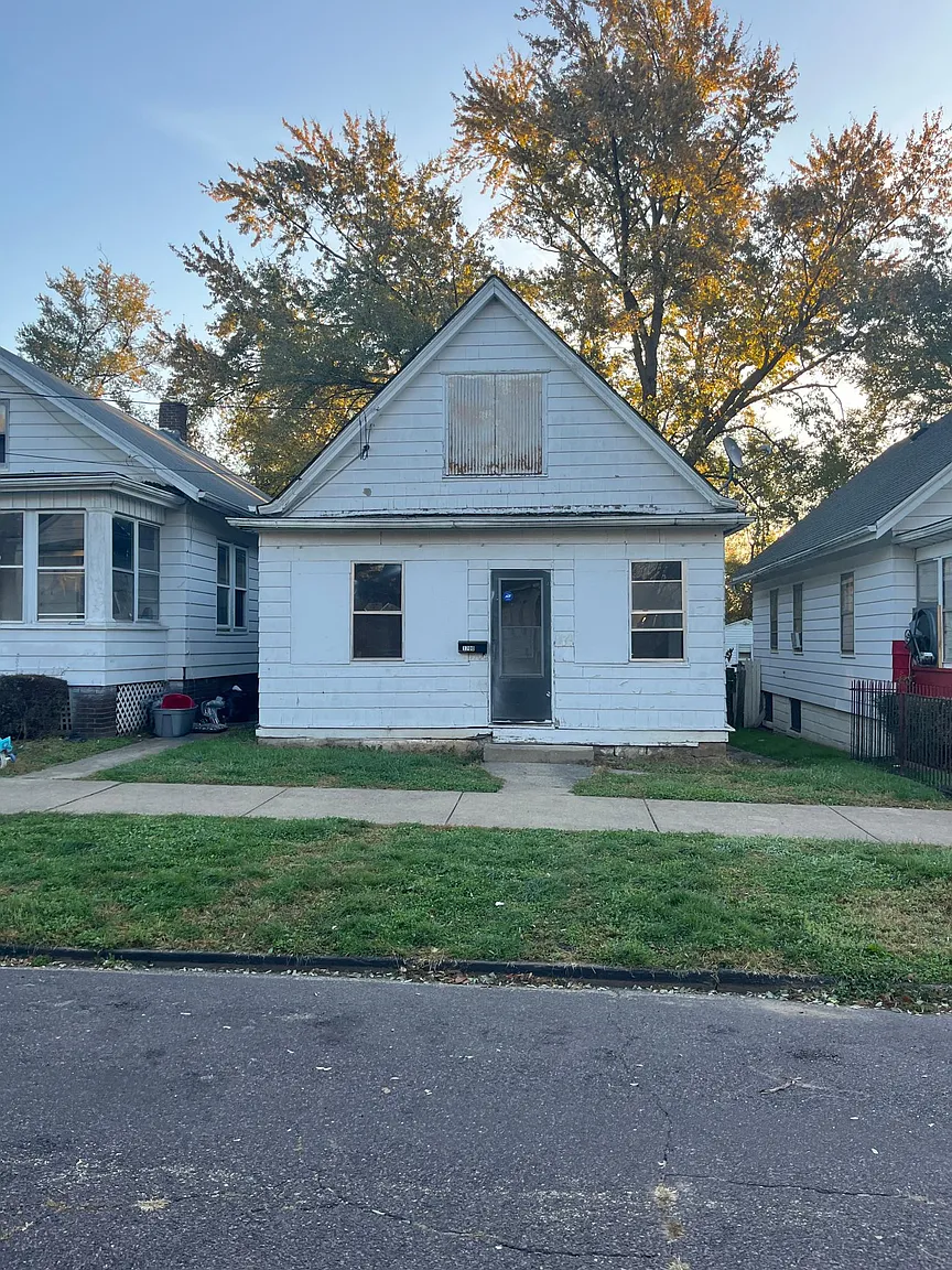 1700 S Stanley St photo 1
