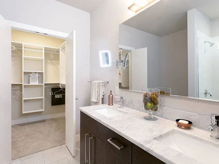Aster Apartments — Photo 33