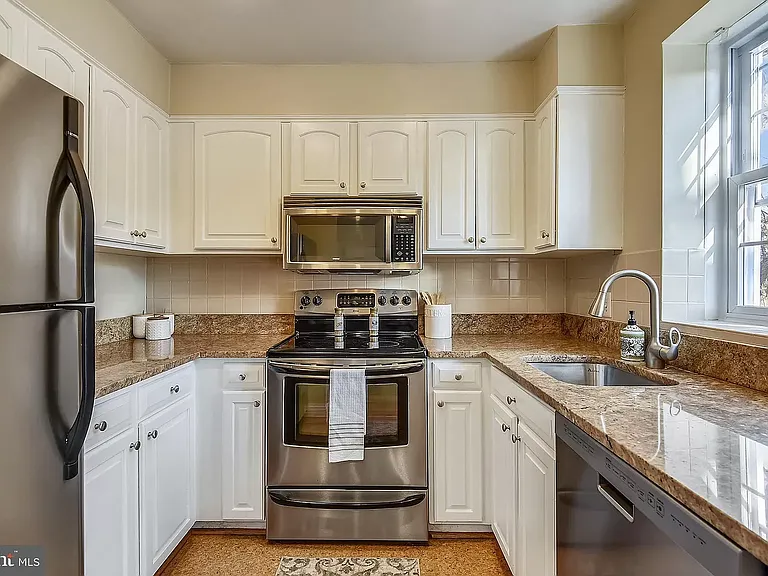 2922 S Buchanan St — Photo 17