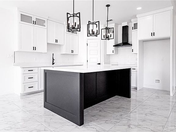 4th image of 4567 River Oak Cir
