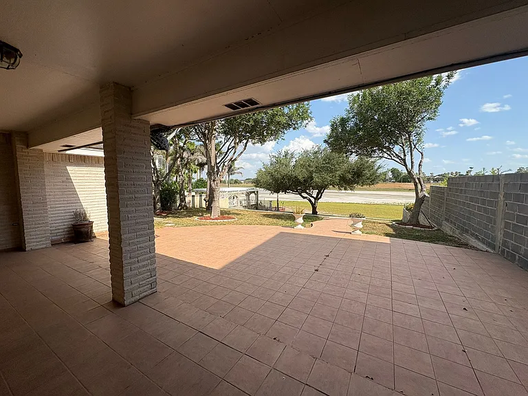 210 Rio Grande Dr — Photo 12