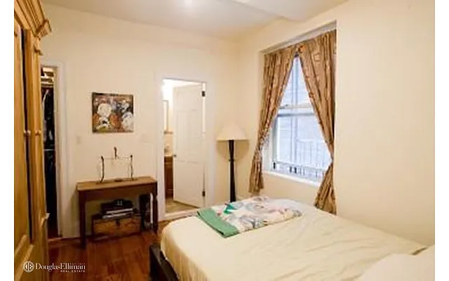 Rented by Douglas Elliman | media 16