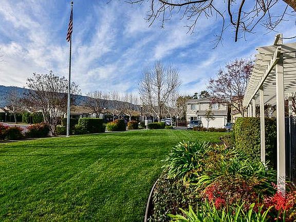 3rd image of 1415 Cypress Ct