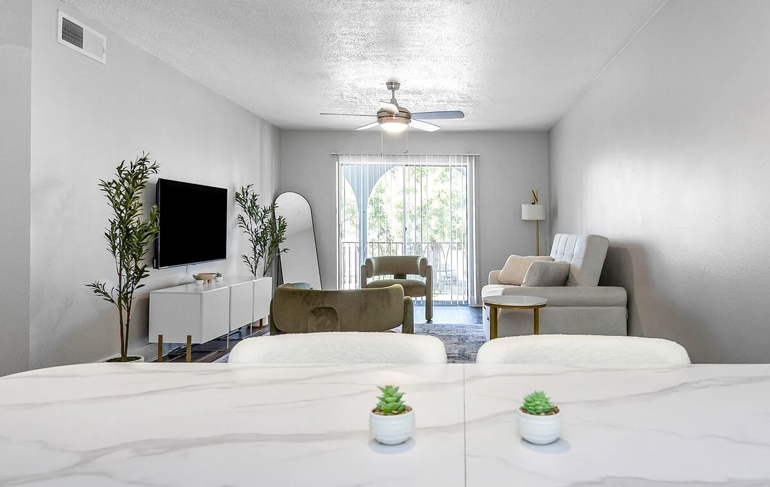 2 bed, 1.0 bath, $3,721 — Photo 4
