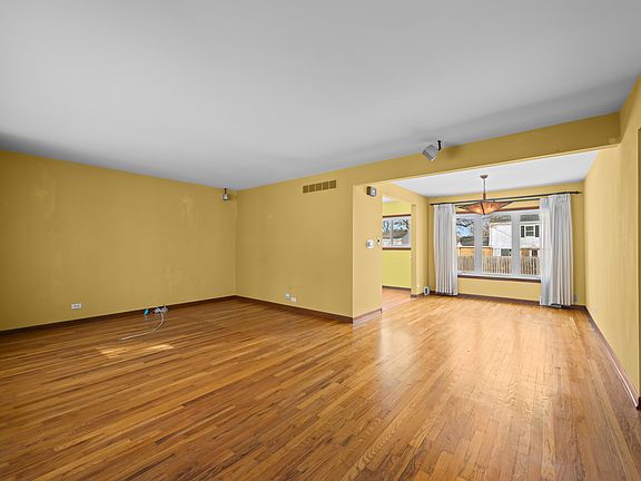 3rd image of 1368 E Palatine Rd