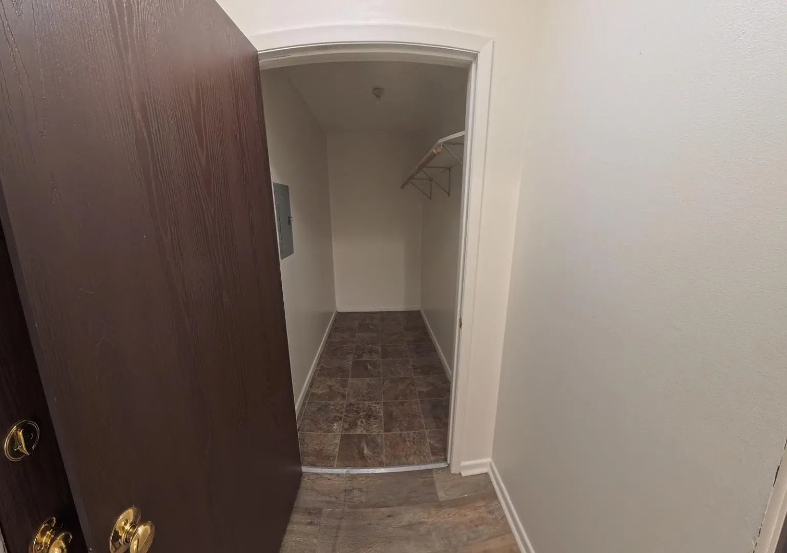 1927 NW Hickory Ln - 5 — Photo 2