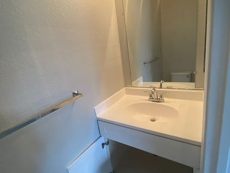 Pioneer Apartments — Photo 47