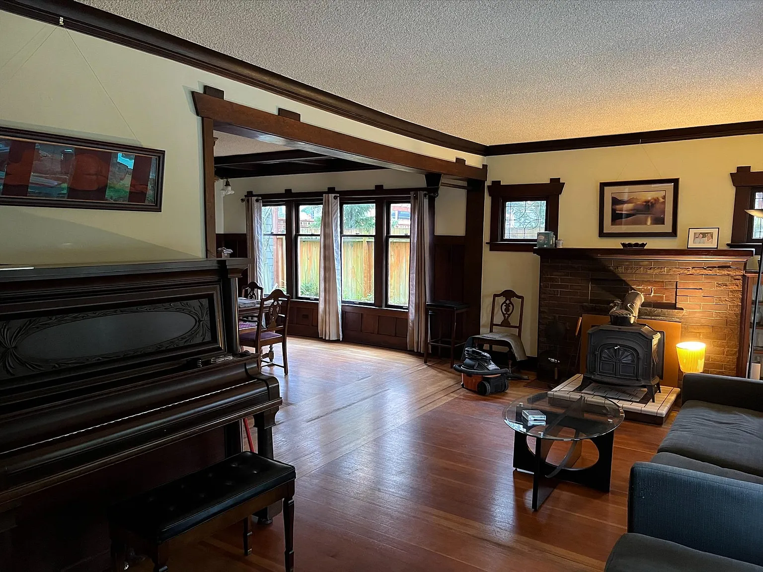 5 bed, 2500 sqft, $1,400 — Photo 4