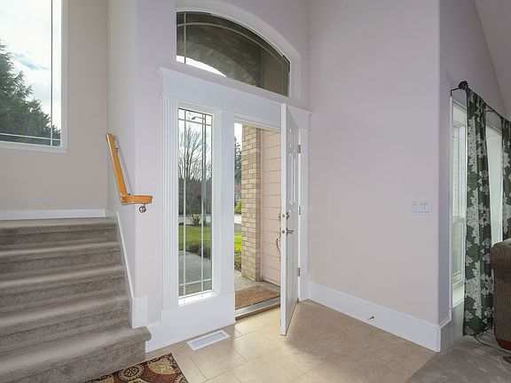 4th image of 4012 NE 120th St