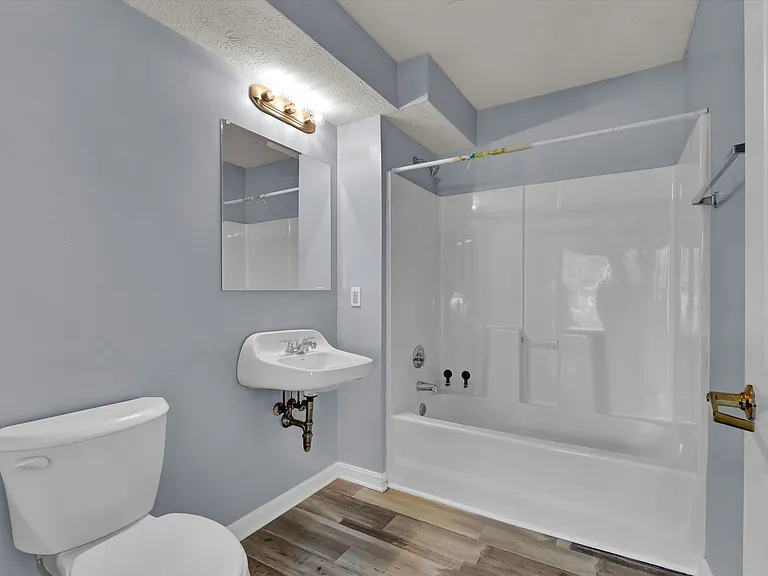 Rowan Place Apartments — Photo 61