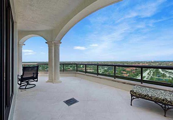 Home For Sale In The Landmark