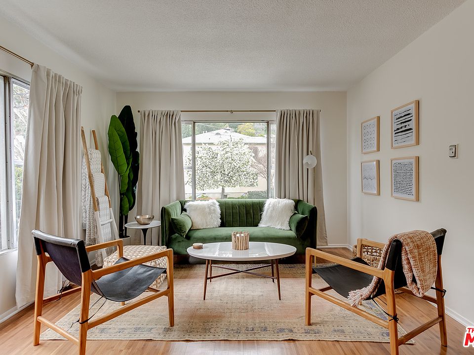 1st image of 2554 N Beachwood Dr APT 1