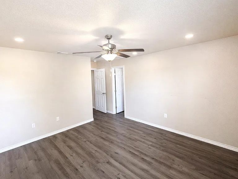 1018 Zora Dr #B — Photo 10