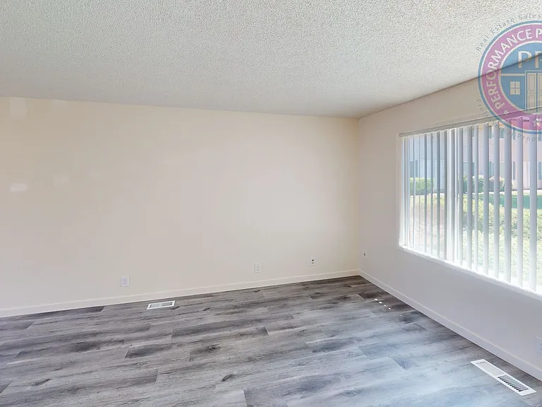 3595 Cedaroak Dr #116 — Photo 2