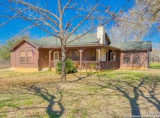 107 Cherry Rdg, Floresville, TX 78114