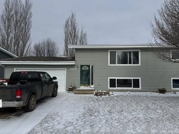 907 8th St E, Dickinson, ND 58601