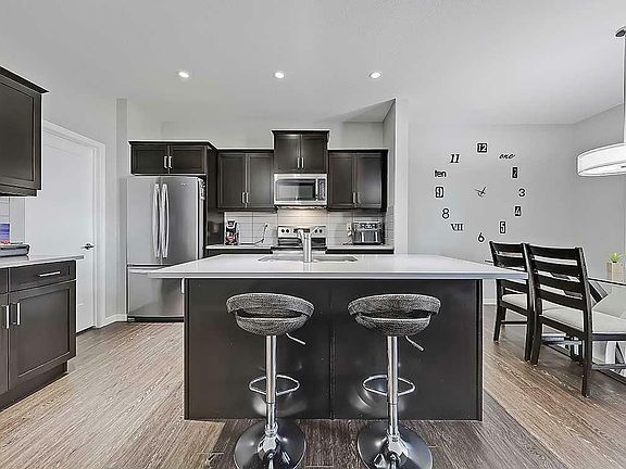 4th image of 1705 Montgomery Gate SE