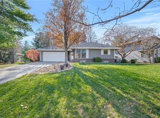 7816 Roseland Dr, Urbandale, IA 50322