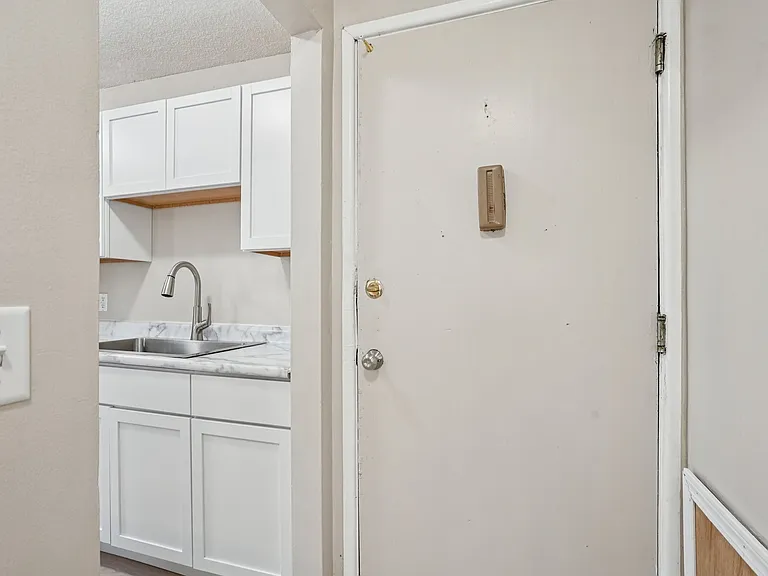 Keller Flats — Photo 39