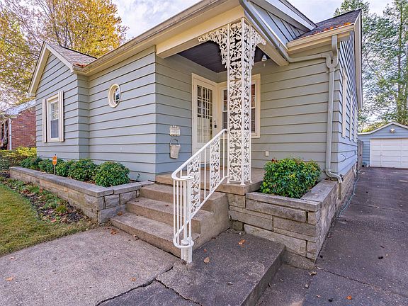 2nd image of 3215 Powell Ave