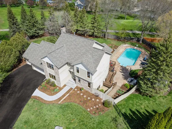 1986 Woodstone Ln, Victoria, MN 55386