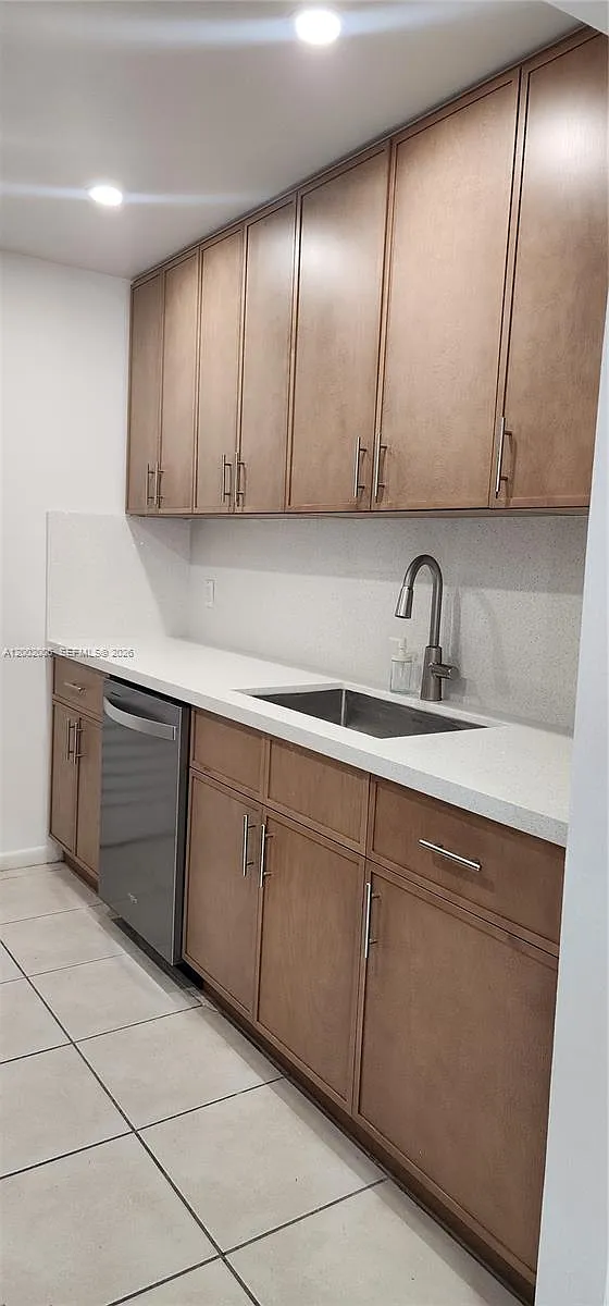 Photo 2 of 24 - 500 NE 2nd St #213 - Dania Beach, FL Building Photo - 500 NE 2nd St #213