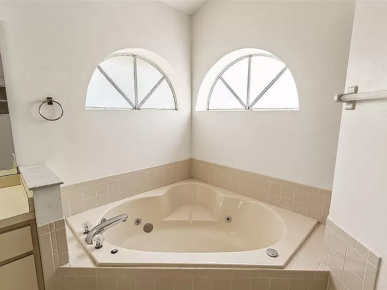 1547 Spring Ridge Cir — Photo 9