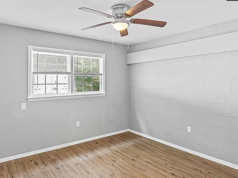 125 Honeysuckle Ln — Photo 5