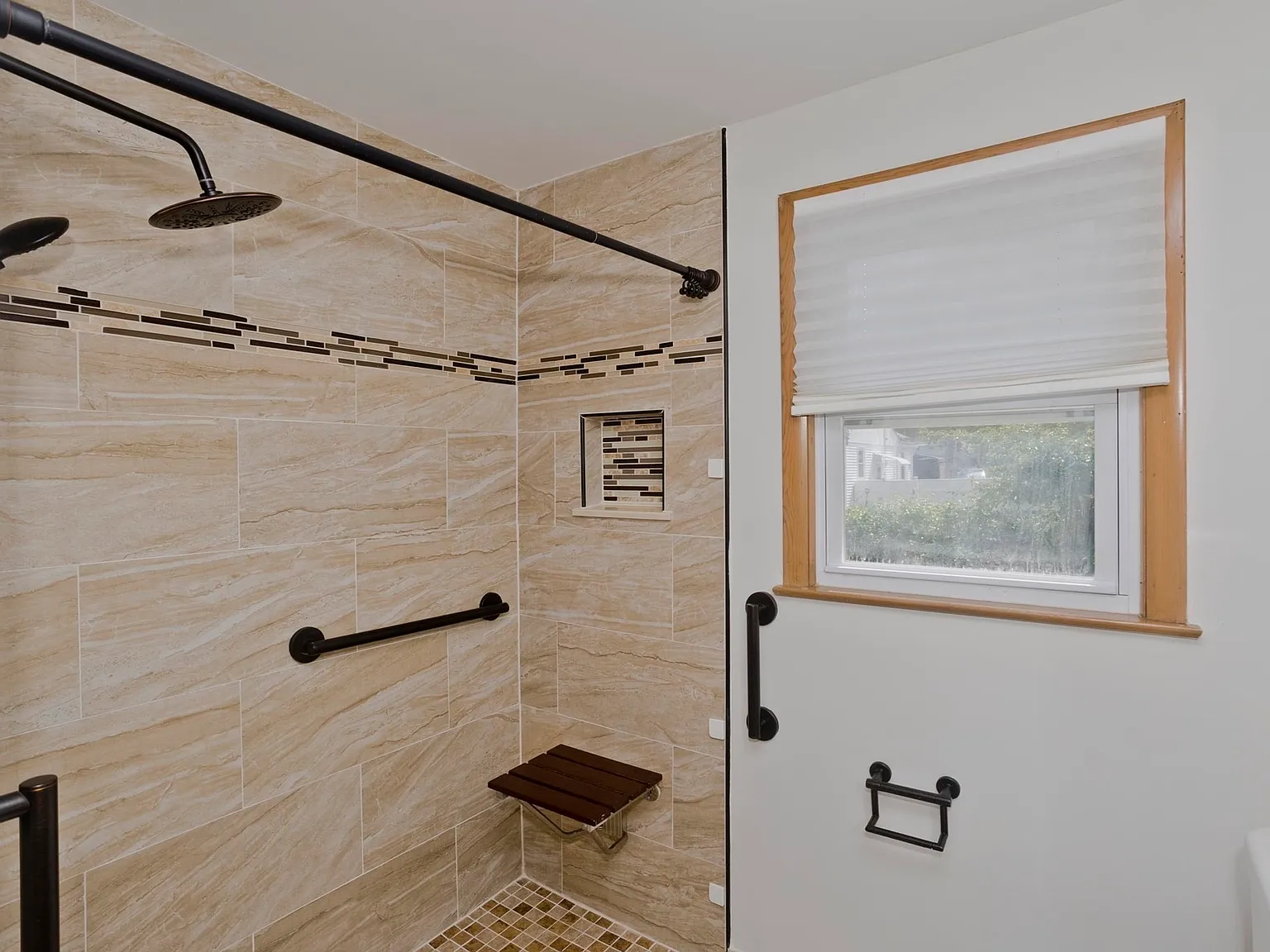 1 bed, 1160 sqft, $1,150 — Photo 4