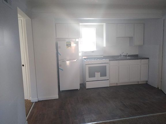 3rd image of 18424 Lake Shore Blvd APT 1