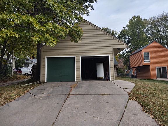 One stall garage for 3420 South 39th apt B
