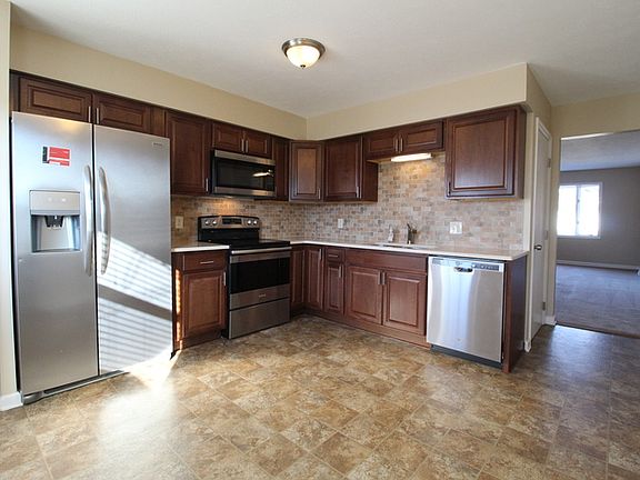 4th image of 3973 Far Hills Dr #3973