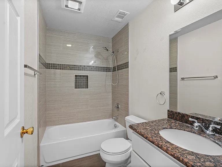 1200 Reeve St — Photo 12