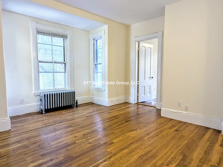 381-22 Harvard St — Photo 1
