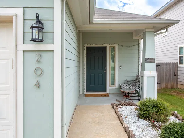 204 Twisted Oaks Ln, Buda, TX 78610
