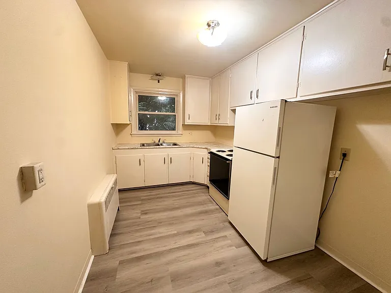 225-227 W Areba Ave — Photo 11