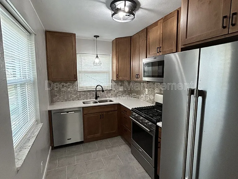 10939 Brookings Dr — Photo 5