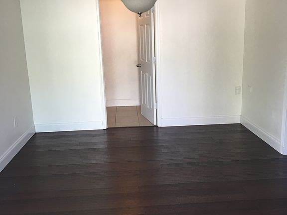 4th image of 3433 Belmont Blvd