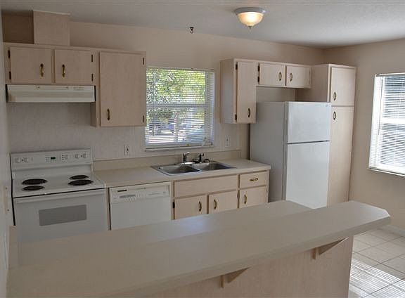 3rd image of 11 Eton Ln